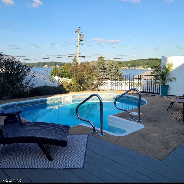 Mount Arlington Boro, New Jersey 07856, United States, 2 Bedrooms Bedrooms, ,1 BathroomBathrooms,Residential,Active,93201