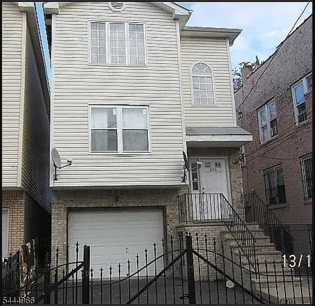 Photo 1 of 11 — 480 S 17Th St, Newark City, NJ 07103