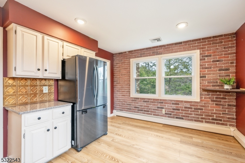 BARRY LAKES - Residential