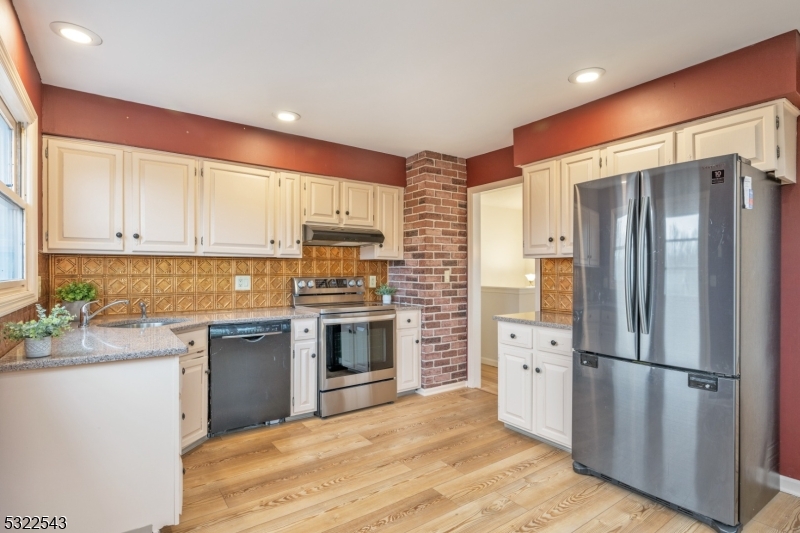 BARRY LAKES - Residential