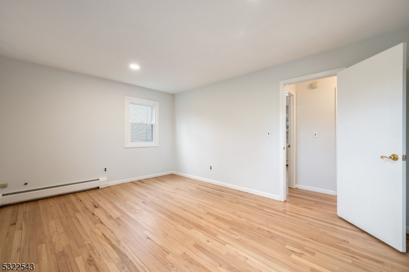 BARRY LAKES - Residential