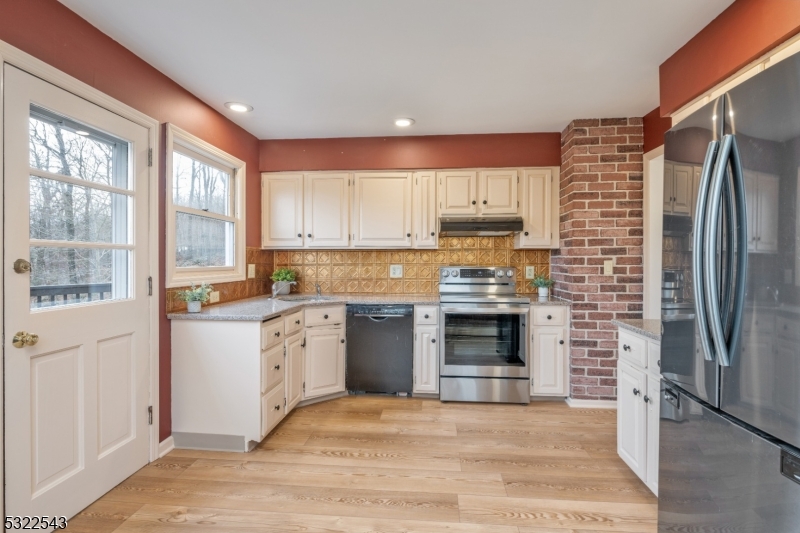 BARRY LAKES - Residential