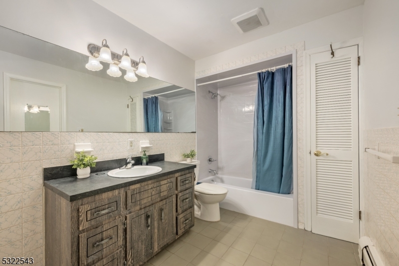 BARRY LAKES - Residential