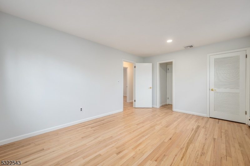 BARRY LAKES - Residential