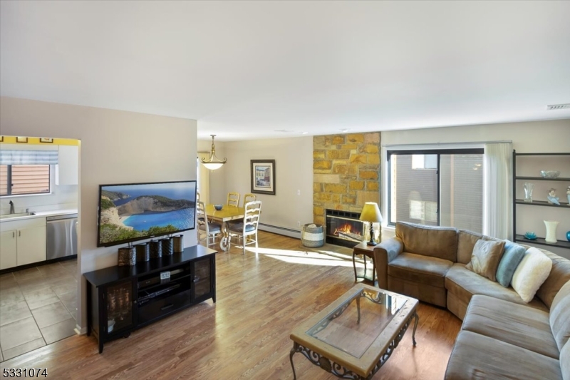 16 Fox Hunt Dr
