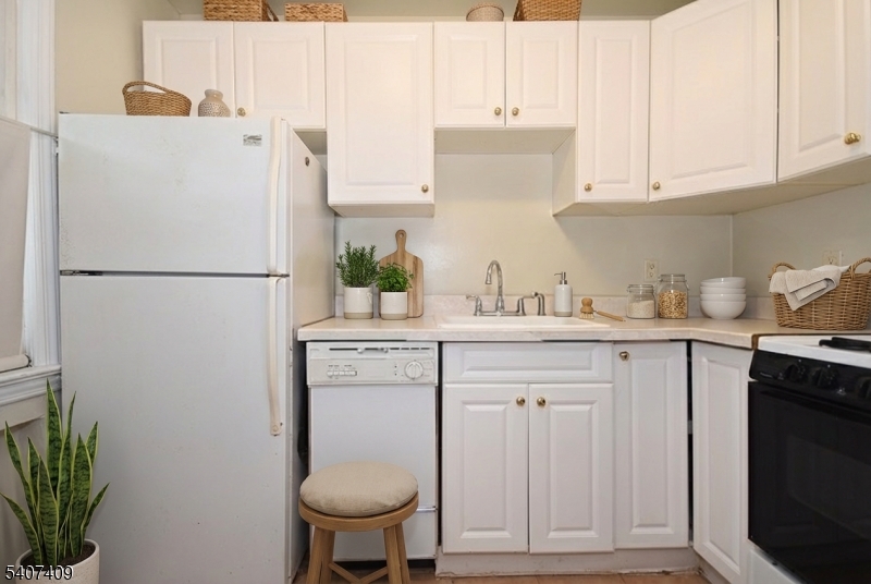 Maplewood Village Condos - Residential Lease