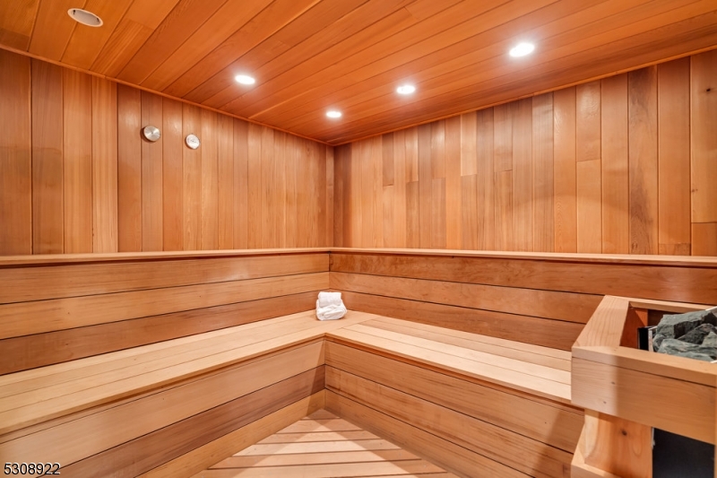 GREEN POND - Residential