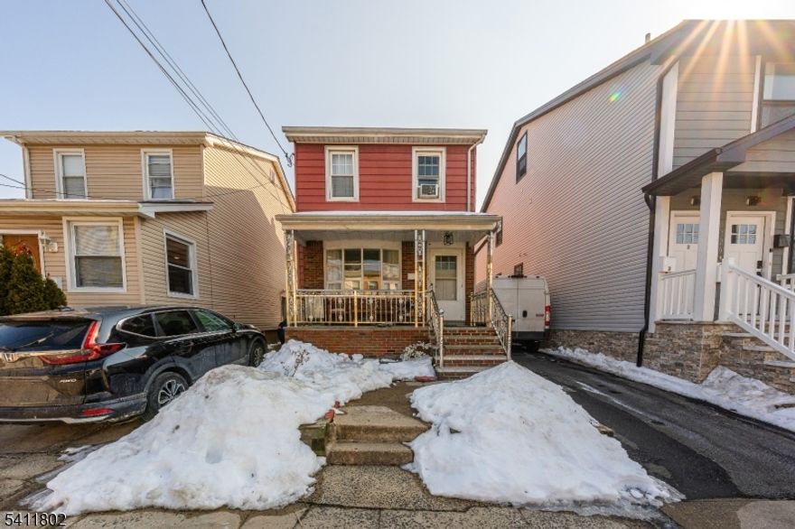 Welcome to this great one family home! Porviding you with a kitchen, living room, dining room, 4 bedrooms, 2 full bathrooms, 1 half bathrooms. This home has a finised basement with 3+ car parking and more! don't miss this opportunity and schedule a tour.