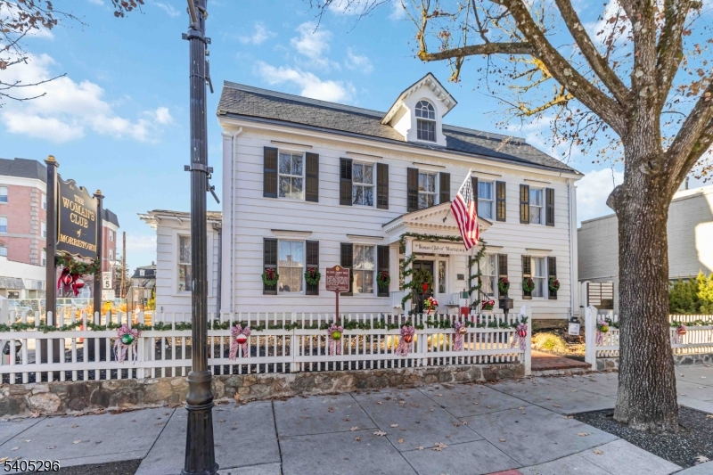 CENTRAL BUSINESS DISTRICT - Commercial Lease