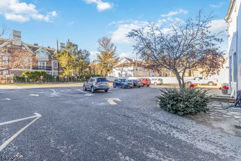 CENTRAL BUSINESS DISTRICT - Commercial Lease