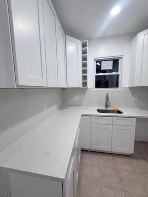 176 LAKE AVE, CLIFTON, NJ 07011 - Image da9ee11ffd3c8d6aabdcfb68d3a8632b/2936743478