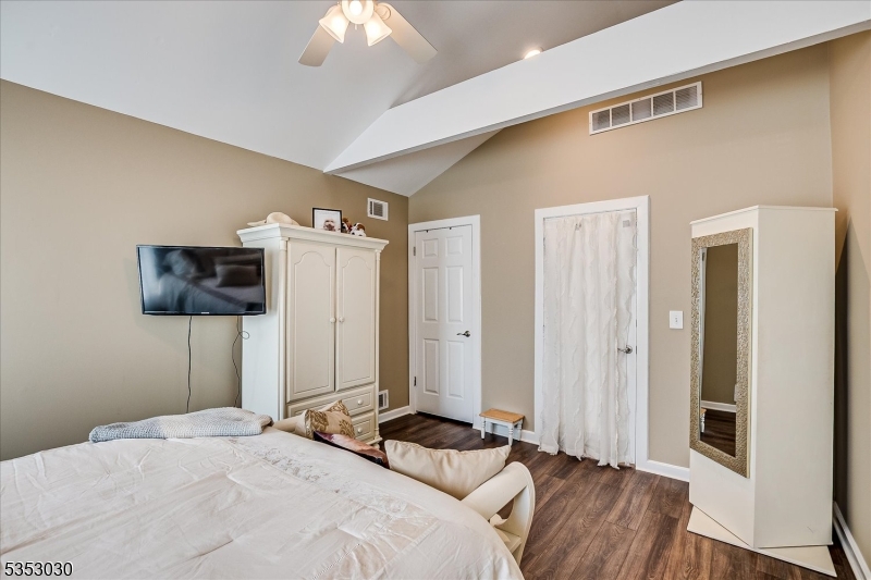 South Plainfield Boro, New Jersey 07080, United States, 4 Bedrooms Bedrooms, ,2 BathroomsBathrooms,Residential,Pending,115339