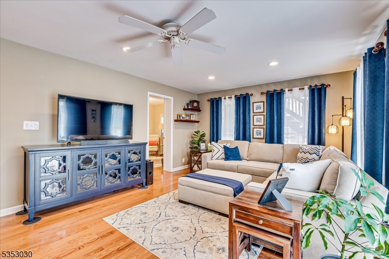 South Plainfield Boro, New Jersey 07080, United States, 4 Bedrooms Bedrooms, ,2 BathroomsBathrooms,Residential,Pending,115339