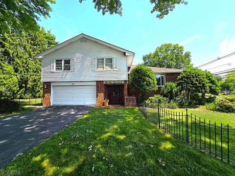 8 Chittenden Rd, Clifton City, NJ 07013 - #: 3908910