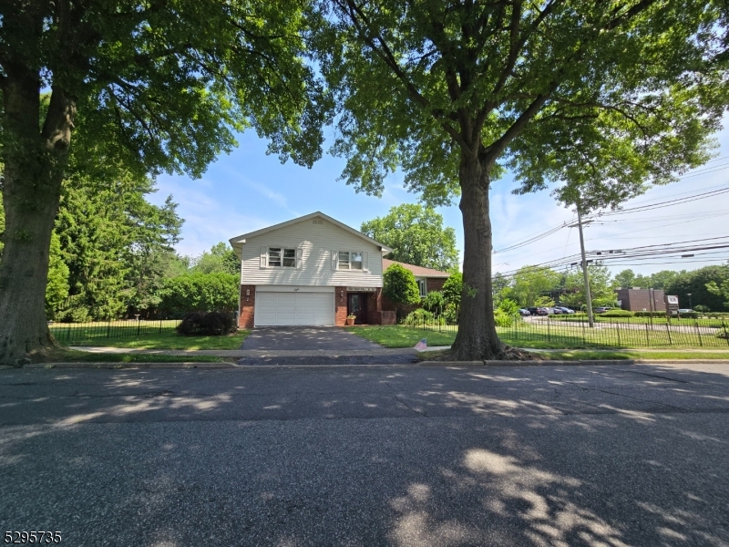 Photo 2 of 45 of 8 Chittenden Rd house