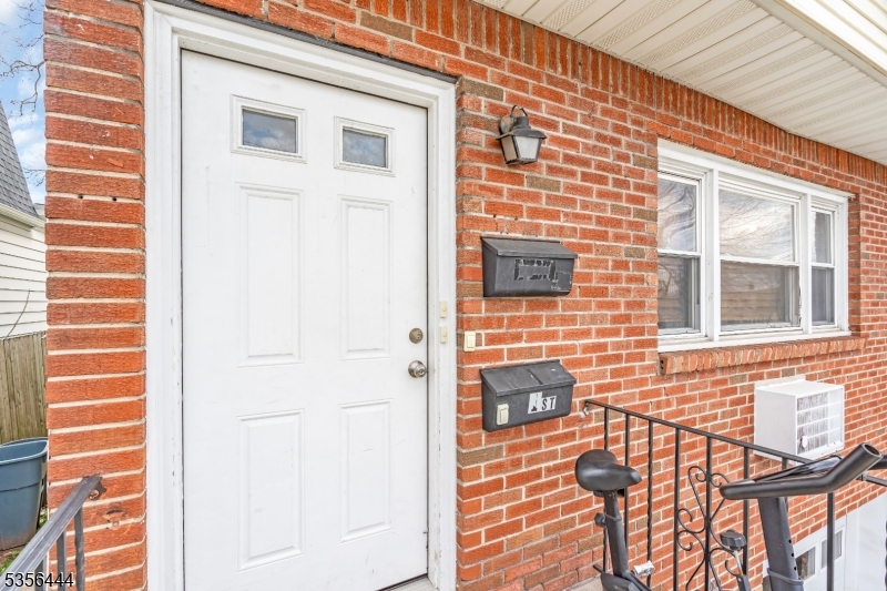 287 Montclair Ave