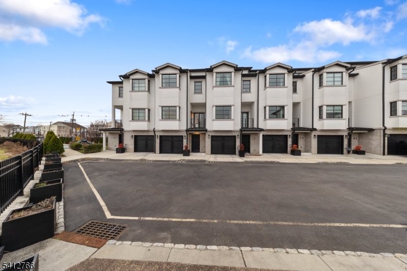 Riverfront Residences - Residential