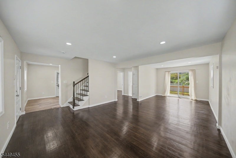 699 Bloomfield Ave - Photo 3