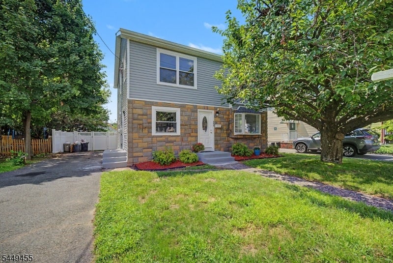 699 Bloomfield Ave - Photo 2