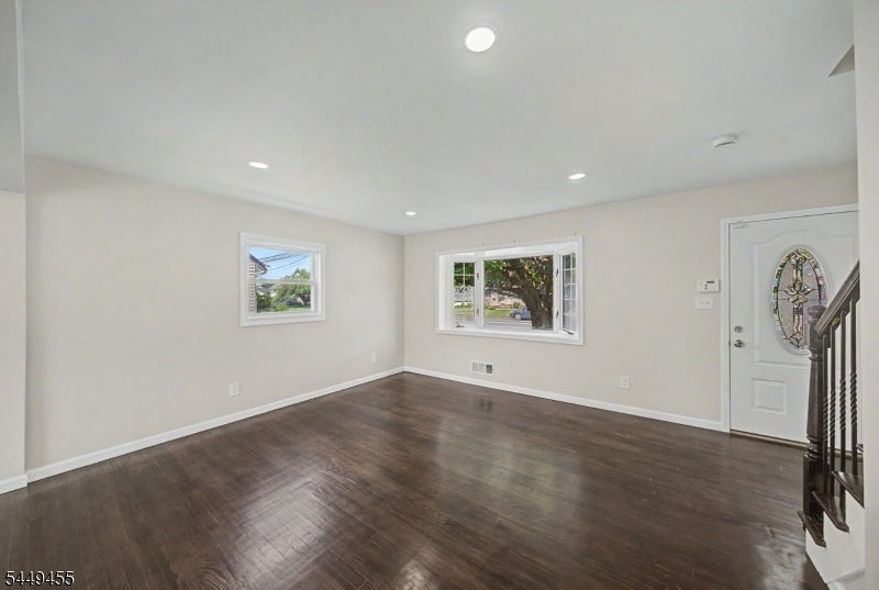 699 Bloomfield Ave - Photo 4