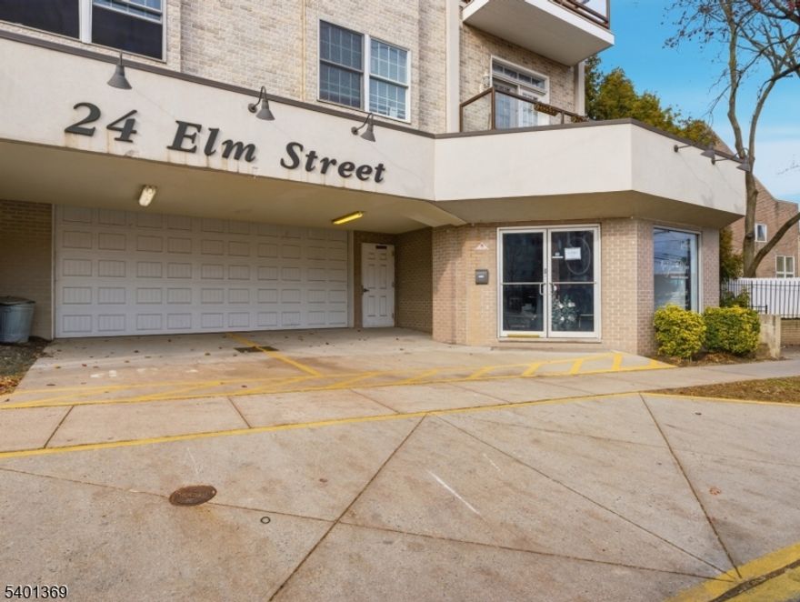 Your Search Ends Here! Retail store available for lease! Across the street from Noches de Colombia Restaurant. Lease includes taxes/insurance/water/sewer/HOA. Tenant responsible for electric including electric heat. All pictured equipment available for sale.