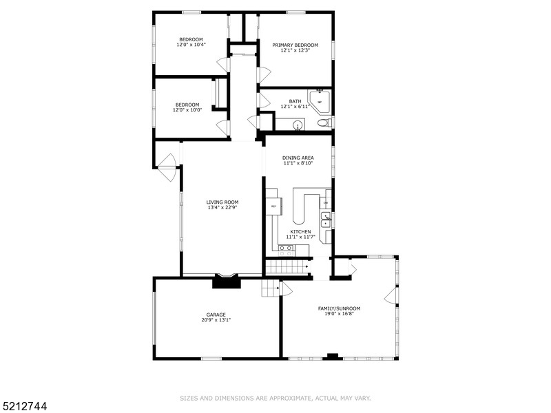 Main image without alt text