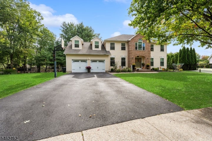 Photo 1 of 46 — 96 Carol Pl, Wayne Twp., NJ 07470