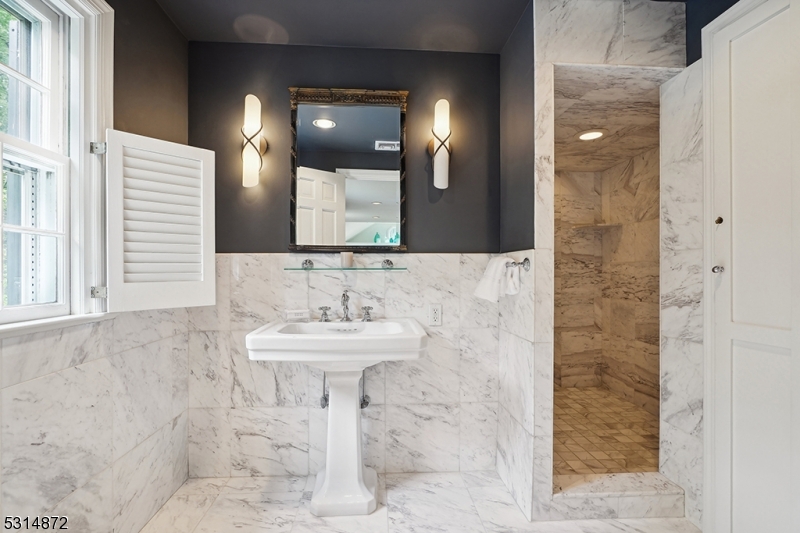 COUNTRYSIDE - Residential