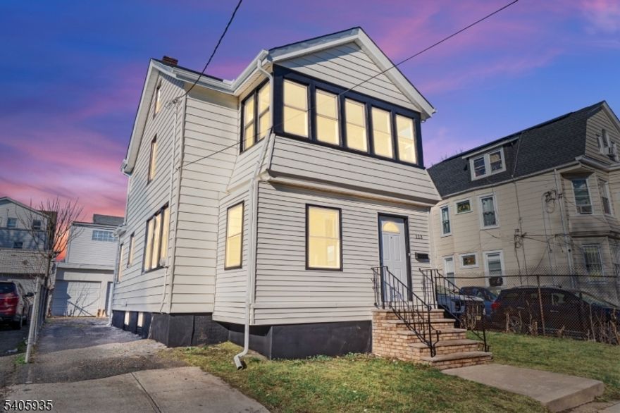 LOCATION LOCATION LOCATION! STEPS TO VALISBURG PARK. LARGE 4 BEDROOM 1.5 BATH HOUSE THAT HAS BEEN COMPLETELY RENOVATED. NEW KITCHEN AND BATHROOMS. HARDWOOD FLOORS THROUGHOUT. UPDATED KITCHEN WITH QUARTZ COUNTERS AND STAINLESS STEEL APPLIANCES. WASHER/DRYER HOOK UP. GREAT BASEMENT FOR STORAGE. 4 CAR GARAGE AND DRIVEWAY PARKING. CLOSE TO ALL MAJOR TRANSPORTATION!!