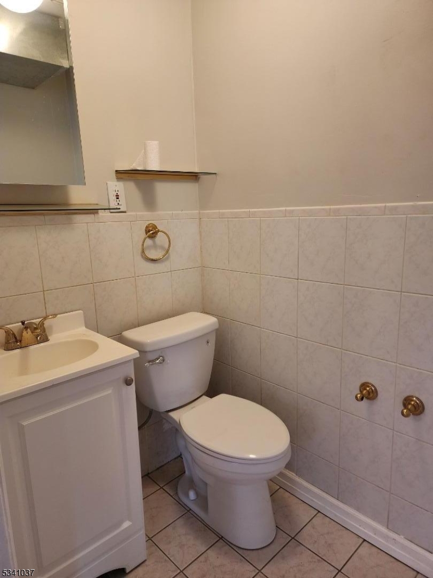 Lincoln Park - Commercial Lease