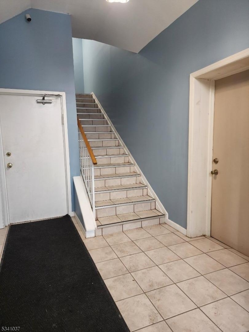 Lincoln Park - Commercial Lease