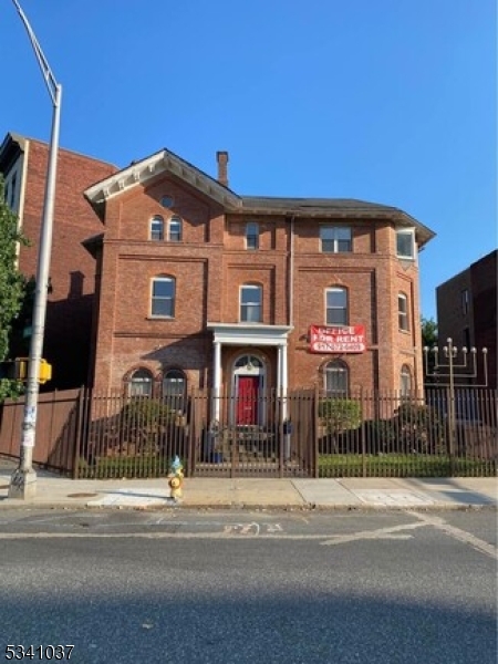 Lincoln Park - Commercial Lease