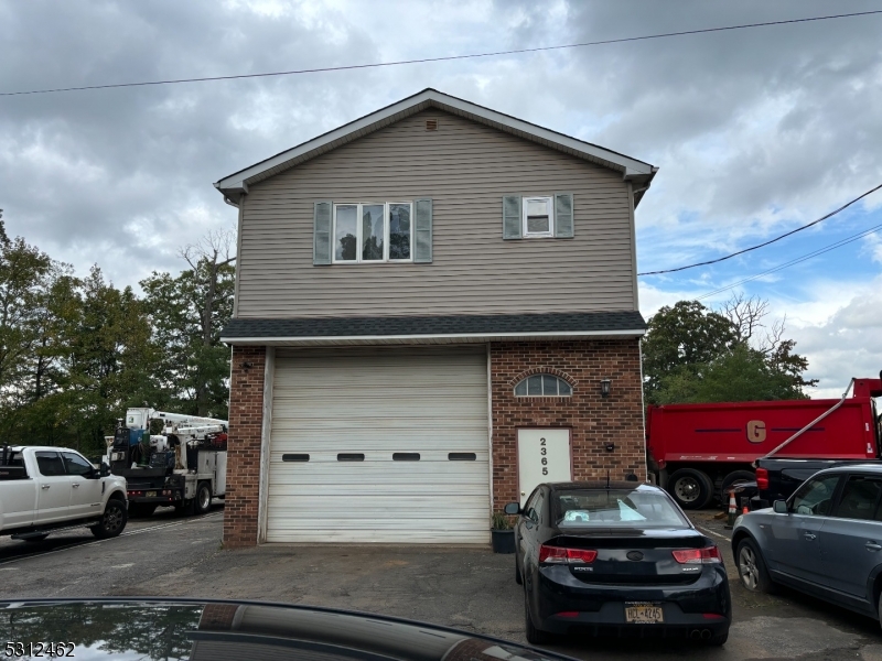 2365-2369 Waldheim Ave