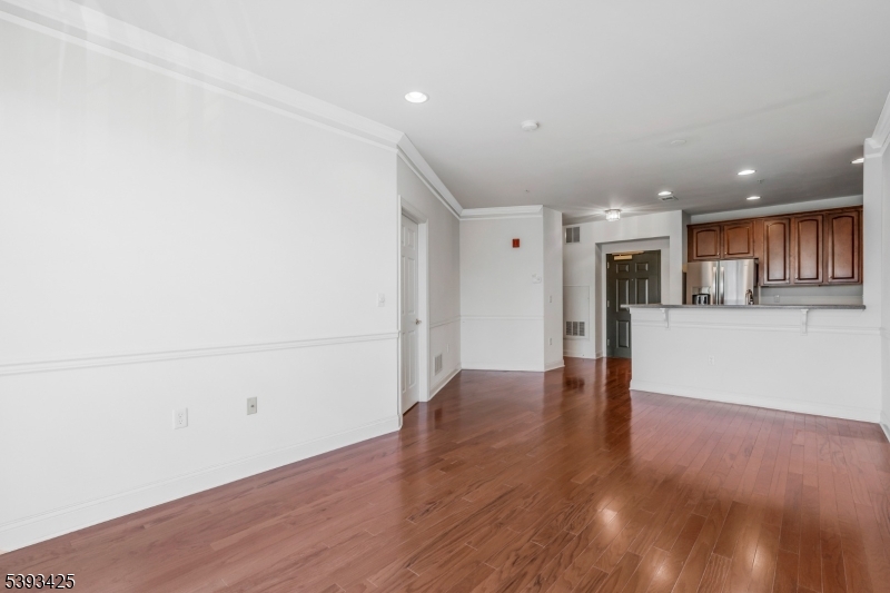 Four Seasons - Residential