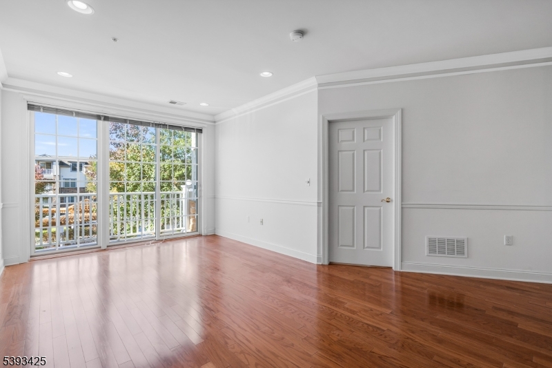 Four Seasons - Residential