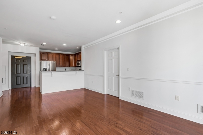 Four Seasons - Residential