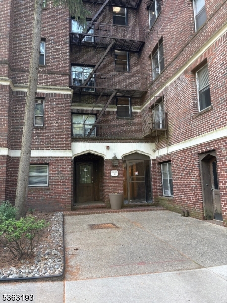 Dwight Manor - Residential Lease