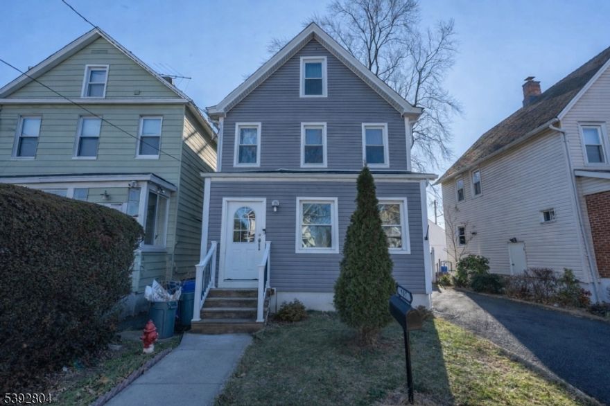 Well kept colonial home with a cozy layout, spacious rooms, natural light and private backyard with an unfinished basement. Conveniently located near the train station, offering easy access to NYC. Close to major highways. 4 bedrooms 1 and 1/2 baths