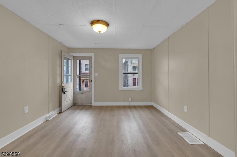 1/2 Duplex - Residential Lease