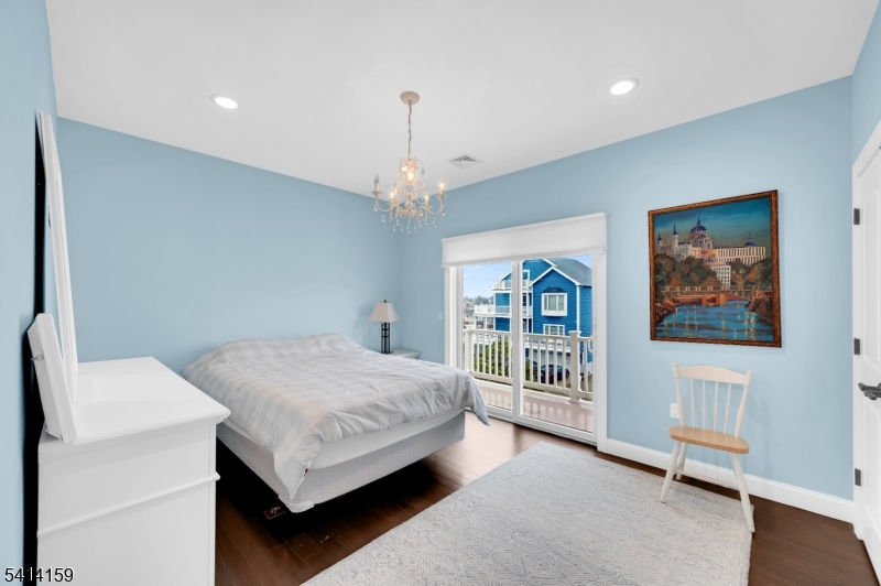 Snug Harbor - Residential