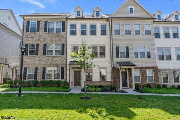 17 GALA CT, LIVINGSTON, NJ 07039 - Image de710d4afd5e113adecd2e2463ee1a41/1504363025