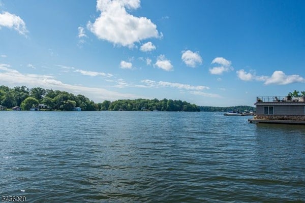 320 LAKESIDE AVE, ANDOVER, NJ 07821 - Image de8c2eee2e97a9d70eded07aebc5179f/2485465379