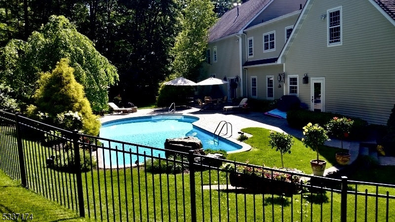 18 Benham Way