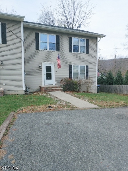 Photo 1 of 25 — 3 Teneyck Ave B, Greenwood Lake, NJ 10925