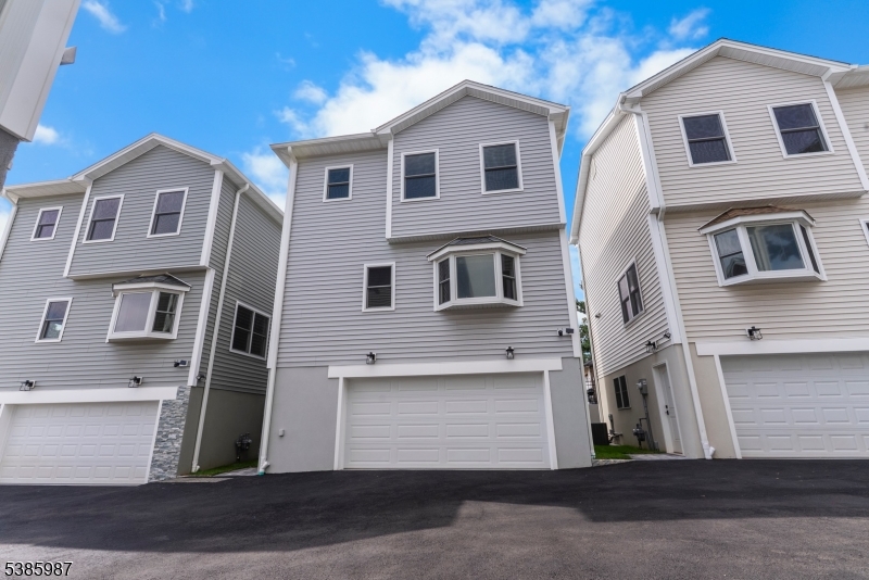 The Estates at 5th Avenue - Residential