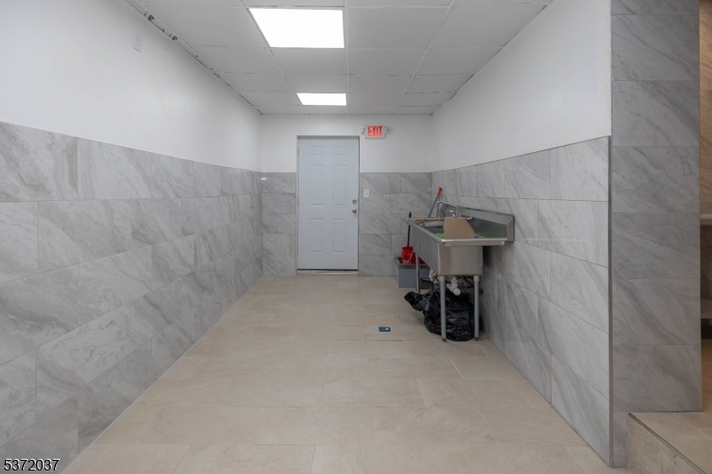 Elizabeth Port - Commercial Sale