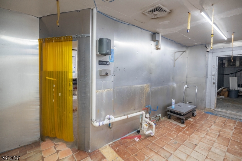 Elizabeth Port - Commercial Sale