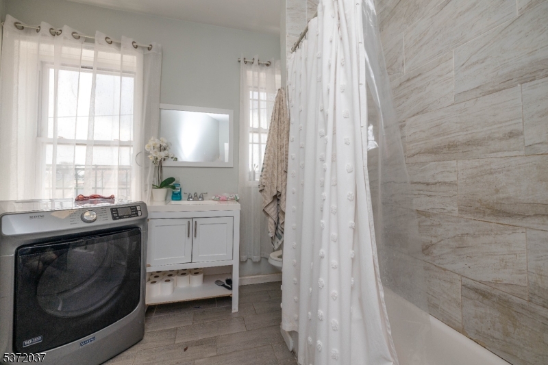 Elizabeth Port - Commercial Sale