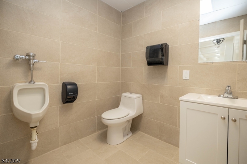 Elizabeth Port - Commercial Sale