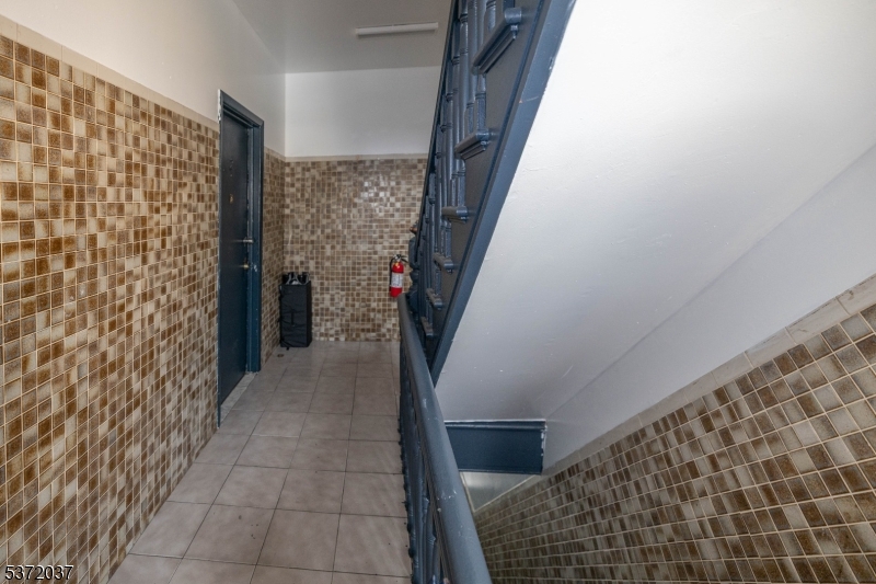 Elizabeth Port - Commercial Sale